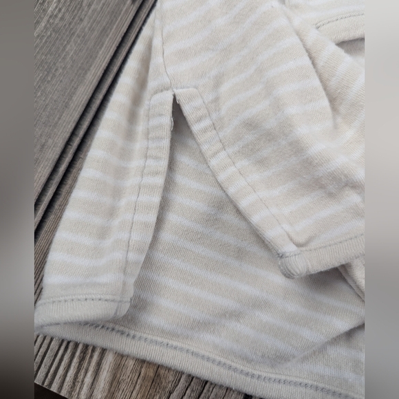 The Company Store 2-piece Pajama Set Size Small One Stain On Leg - Picture 3 of 15